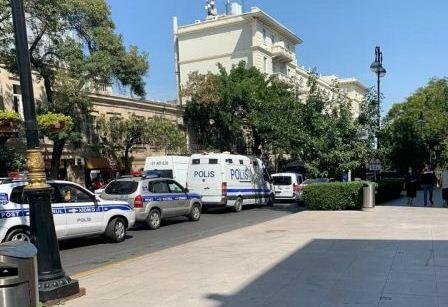 Bakı polisinin AMEA ətrafına yığışma səbəbi – Rəsmi