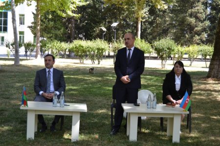 Ali məktəblərə qəbul imtahanlarında yüksək bal toplayan məzunlarla görüş keçirilib