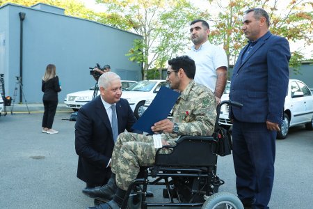 Vətən müharibəsində iştirak edən daha 44 qaziyə avtomobillər təqdim edildi