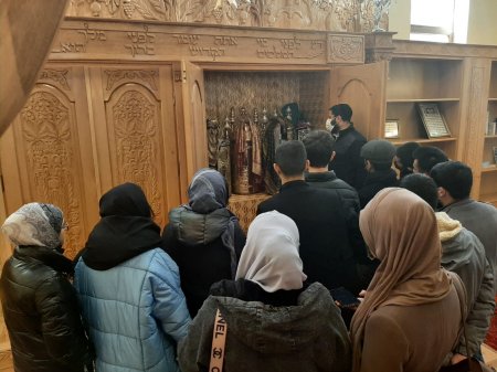Aİİ-nin tələbələri sinaqoqu ziyarət edib