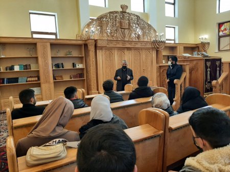 Aİİ-nin tələbələri sinaqoqu ziyarət edib