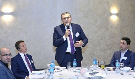 Dövlət Miqrasiya Xidmətinin rəisi Vüsal Hüseynov Alman-Azərbaycan Xarici Ticarət Palatasının üzvləri ilə görüşüb