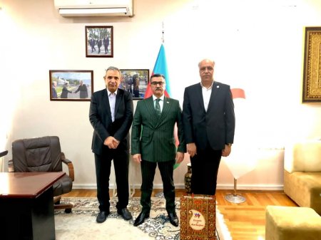 İran Hilali Əhmər Cəmiyyətinin vitse-prezidenti Fərhad Dehneşin Azərbaycan Qızıl Aypara Cəmiyyətinin baş ofisində qonaq olub