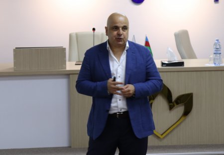 Məşhur alim Məsud Aşina azərbaycanlı həkimlərə ustad dərsləri keçib