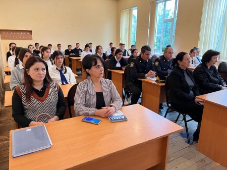 Qusarda  polis əməkdaşları şagirdlərlə görüş  keçiriblər