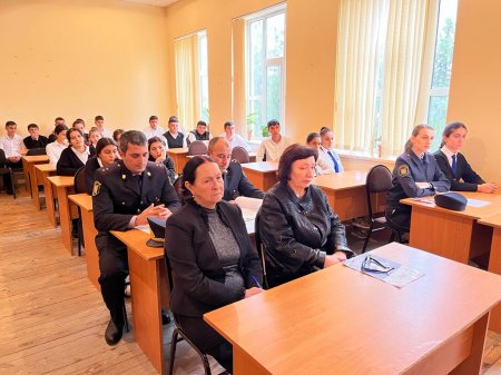 Qusarda  polis əməkdaşları şagirdlərlə görüş  keçiriblər