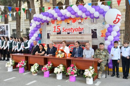 Abşeron-Xızı Regional Təhsil İdarəsinin tabeliyindəki ümumtəhsil müəssisələrində Bilik Günü münasibətilə tədbirlər keçirilib