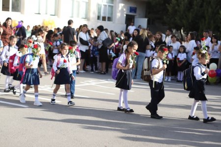 Abşeron-Xızı Regional Təhsil İdarəsinin tabeliyindəki ümumtəhsil müəssisələrində Bilik Günü münasibətilə tədbirlər keçirilib