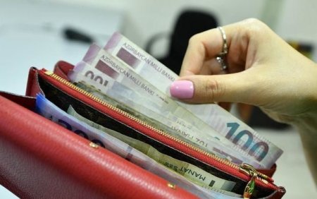 Prezidentin köməkçisindən 190 manatlıq bloklanmış kartlarla bağlı AÇIQLAMA: “Ehtiyacları olsaydı...”