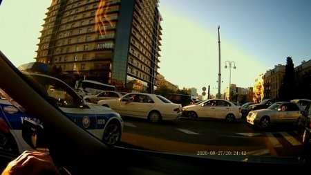 Bakıda yol polisinə ittiham: “Tıxac yaranır, polislər istirahət edir” - VİDEO