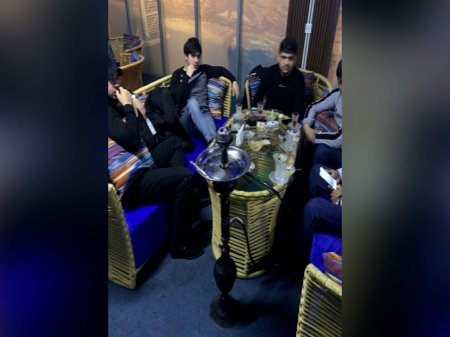 Bakıda karantin qaydalarına əməl etməyən çay evlərində polislər tərəfindən reydlər keçirilib