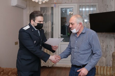 Azərbaycan vətəndaşlığına qəbul edilmiş şəxslərə müvafiq arayışlar təqdim edilib