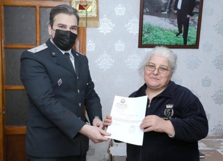 Azərbaycan vətəndaşlığına qəbul edilmiş şəxslərə müvafiq arayışlar təqdim edilib