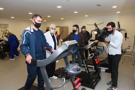 Media nümayəndələri daha bir reabilitasiya müəssisəsində qazilərimizə göstərilən xidmətlərlə tanış edilib