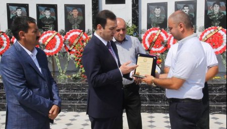 İsmayıllıda şəhidlərin xatirəsinə inşa edilən abidə kompleksinin açılışı olub