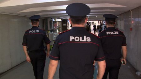 Bakı Dəmir Yol Vağzalının yaxınlığında yerləşən yeraltı piyada keçidlərində fəaliyyət göstərən ticarət obyektlərində polis əməkdaşları tərəfindən reyd keçirilib