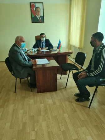 Deputat seçiciləri ilə görüşdü