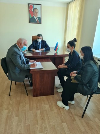 Deputat seçiciləri ilə görüşdü