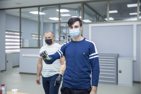 Yuxarı ətrafları amputasiya olunmuş qazilərin son nəsil protezlərlə təminatına başlandı