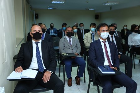 Aİİ-də müəllimlərlə iclas keçirilib