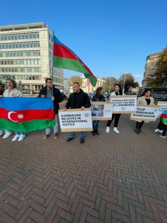 Haaqa Sülh Sarayının qarşısında 10 saatlıq “Vətənə dəstək” aksiyası təşkil edilib