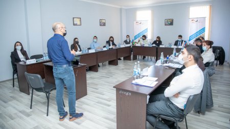 Gəncə Peşə Hazırlığı Mərkəzində təlimçilər üçün təlim keçirilib