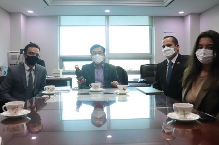 Seuldakı diaspor üzvlərimiz koreyalı deputatla görüşüb