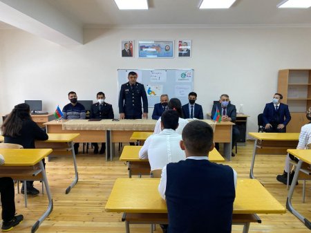 Xızıda və Xaçmazda polis əməkdaşları məktəblilərlə görüşüb