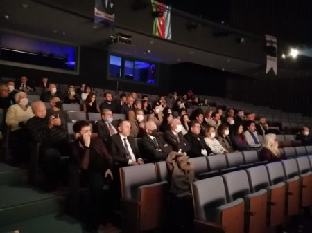 İstanbulda Nizami Gəncəvinin yubileyi münasibətilə tamaşa təqdim edilib