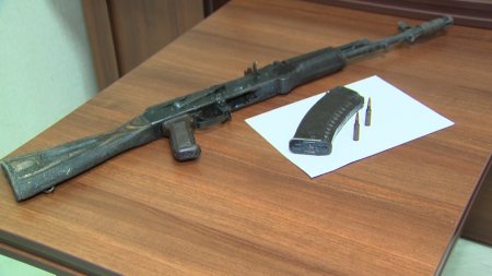 Bakıda keçmiş məhkum “Kalaşnikov”  markalı avtomat silahla saxlanılıb