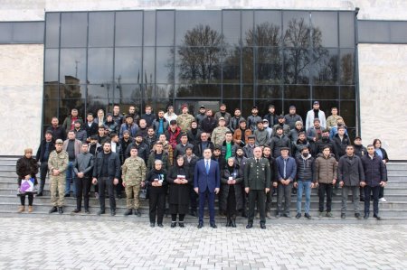 Şəhid ailələrinə və Vətən müharibəsi iştirakçılarına medallar təqdim olunub