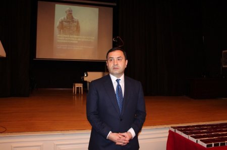 Şəhid ailələrinə və Vətən müharibəsi iştirakçılarına medallar təqdim olunub