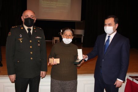 Şəhid ailələrinə və Vətən müharibəsi iştirakçılarına medallar təqdim olunub