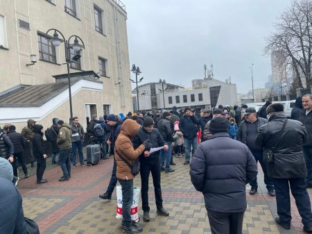 1100 Azərbaycan vətəndaşı Kiyevdən Ukrayna-Moldova sərhədinə yola salınıb