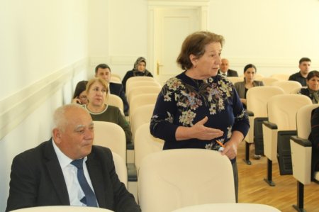 Qubada “Badam ağacının yetişdirilməsi” kitabı təqdim olunub