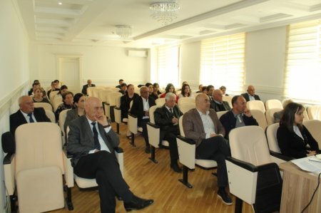 Qubada “Badam ağacının yetişdirilməsi” kitabı təqdim olunub