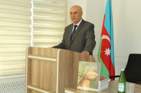 Qubada “Badam ağacının yetişdirilməsi” kitabı təqdim olunub