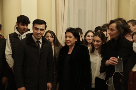 Gürcüstan Prezidenti bir qrup azərbaycanlı gənclə görüşüb