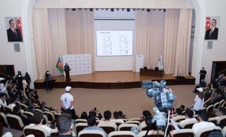 Təhsil naziri “Code Academy”nin məzunu olan AzTU tələbələrinə diplomları təqdim edib