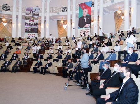 Təhsil naziri “Code Academy”nin məzunu olan AzTU tələbələrinə diplomları təqdim edib