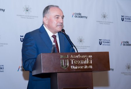 Təhsil naziri “Code Academy”nin məzunu olan AzTU tələbələrinə diplomları təqdim edib