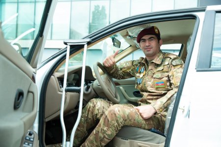 Milli Qurtuluş Günündə Vətən müharibəsi əlillərinə bayram hədiyyəsi