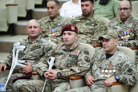 Nazirlikdə daha bir qrup şəhid ailəsi və Vətən müharibəsi iştirakçısı   ilə görüş keçirildi