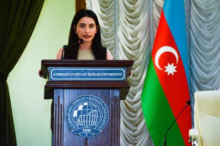 Abituriyentlər və məktəblilər üçün “İxtisas bələdçisi” Forumu keçirilib