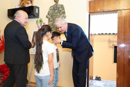 Nazir müavini Vətən müharibəsi şəhidi  Vasif Quliyevin ailəsini ziyarət edib