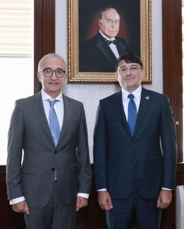 Diaspor Komitəsinin sədri İrəvan xanının nəticəsi ilə görüşüb