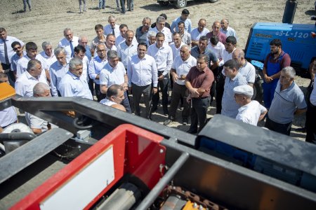 Ağdaşda təkrar qarğıdalı əkininə, qarğıdalı silosunun hazırlanmasına həsr olunmuş açıq tarla müşavirəsi keçirilib