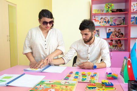 Sosial reabilitasiya müəssisəsində postmüharibə dövründə müharibə əlilləri də daxil olmaqla 50-dən çox gözdən əlilliyi olan şəxsə xidmətlər göstərilib
