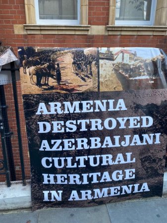Böyük Britaniyada yaşayan soydaşlarımız piket keçiriblər