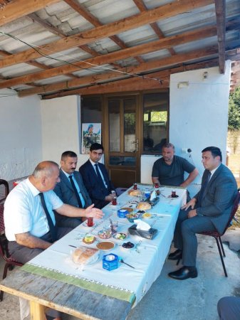 Nazirlik əməkdaşları şəhid Cəmil Qurbanzadənin ailəsini ziyarət edib